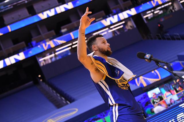 詹姆斯32+14+10浓眉31+9 湖人力克国王三连胜