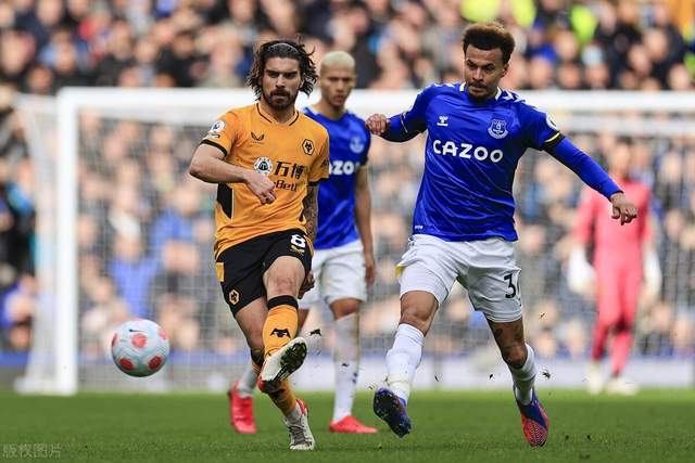 记者：李凯尔脚部仍有些肿胀 正常走路无大碍